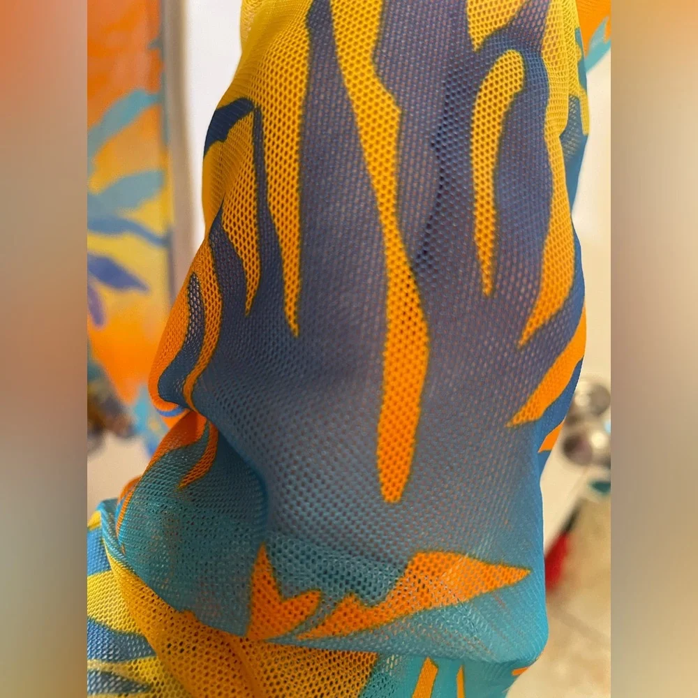Fun Hawaiian swim cover up - Picture 4 of 8